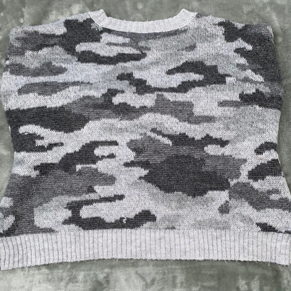 gray camo american eagle crewneck/shirt - Picture 3 of 3